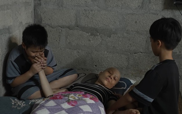 Em Cao Minh Hùng: Mẹ em bị ung thư, cha lao động cật lực nuôi cả nhà