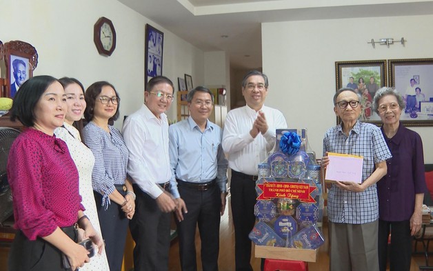 Lãnh đạo TP.HCM thăm gia đình chính sách nhân dịp Quốc khánh 2/9