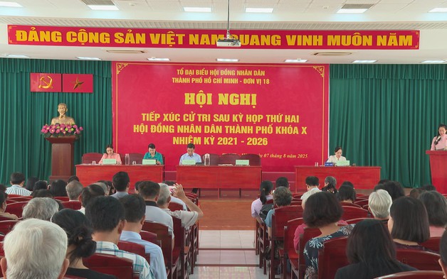 Lãnh đạo TP.HCM tiếp xúc cử tri sau kỳ họp thứ 2 HĐND TP.HCM khóa X