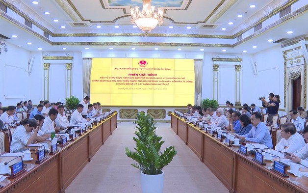 TP.HCM: Giải trình việc thực hiện Nghị quyết 98, giải ngân đầu tư công và chuyển đổi số