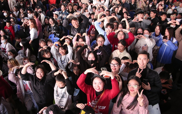 "Mái ấm gia đình Việt" trao hơn 2,5 tỉ đồng cho 18 hoàn cảnh khó khăn tại Hải Phòng