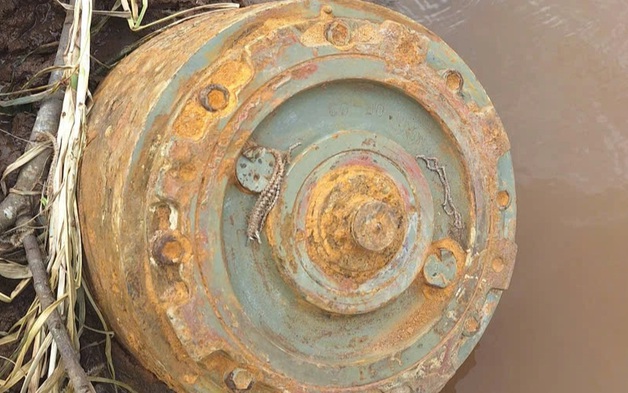 Quả bom nặng hơn 330kg nằm bên suối ở Đắk Lắk