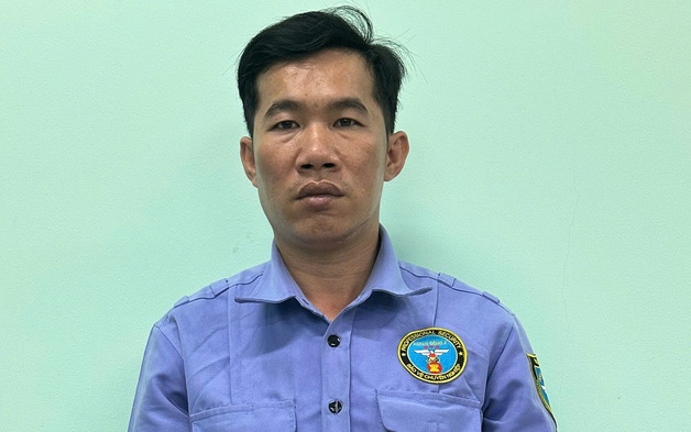 Bắt khẩn cấp đối tượng dùng ly thủy tinh tấn công cô gái tại quán cà phê