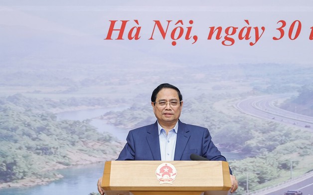 Thủ tướng: Không để "1 km đường cao tốc nhưng có tới mười mấy nhà thầu cùng làm"