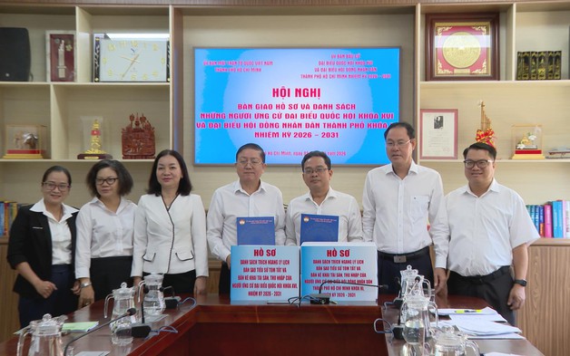 TP. Hồ Chí Minh bàn giao hồ sơ ứng cử đại biểu Quốc hội khóa XVI và HĐND TP. Hồ Chí Minh nhiệm kỳ 2026 - 2031