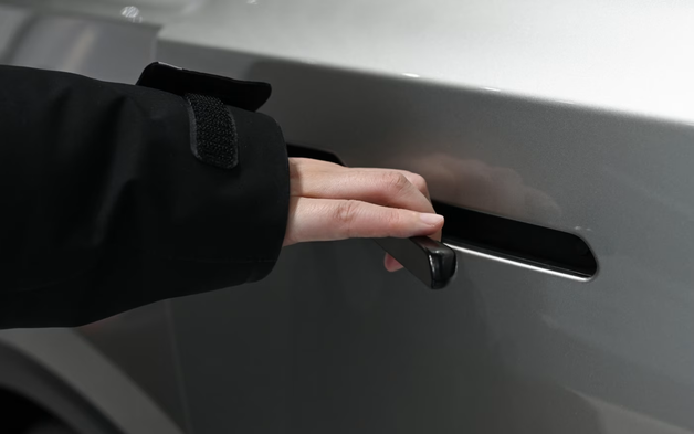 Trung Quốc cấm tay nắm cửa ẩn trên xe điện