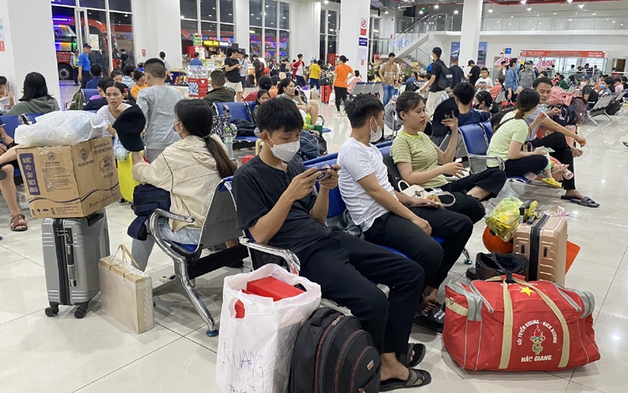 TP Hồ Chí Minh: Vé xe, tàu ‘nóng’ dịp cao điểm Tết Bính Ngọ 2026