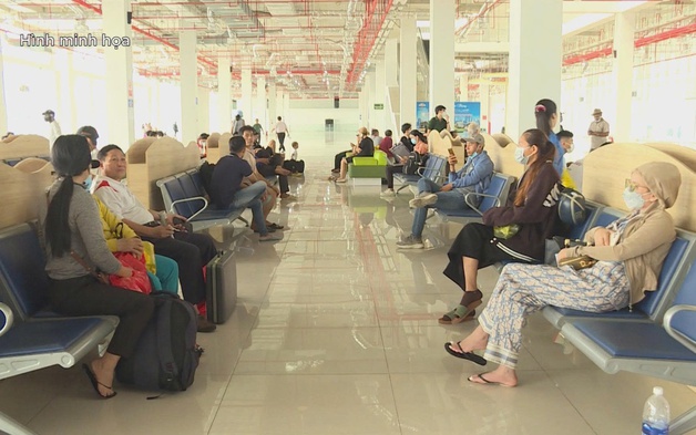 TP. Hồ Chí Minh: Vé xe, tàu “nóng” dịp cao điểm Tết Bính Ngọ 2026