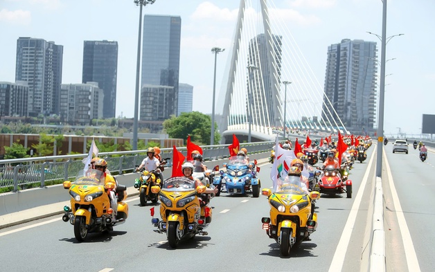 100 "chiến mã" mô-tô khuấy động phố phường, sẵn sàng cho hành trình xuyên Việt 2026