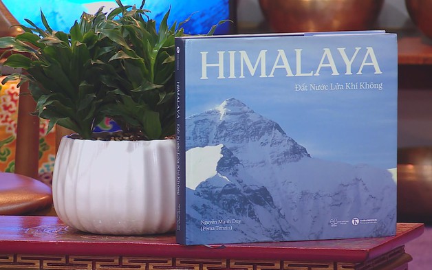 Giải mã sức hút Himalaya qua gần 500 trang sách ảnh