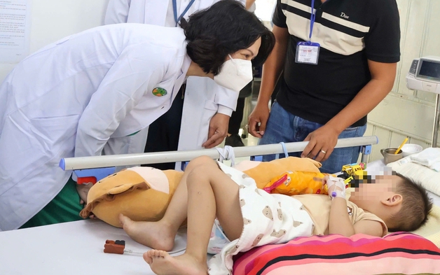 8 ca tay chân miệng tử vong, Thứ trưởng Bộ Y tế vào TP. Hồ Chí Minh ngăn "dịch chồng dịch"