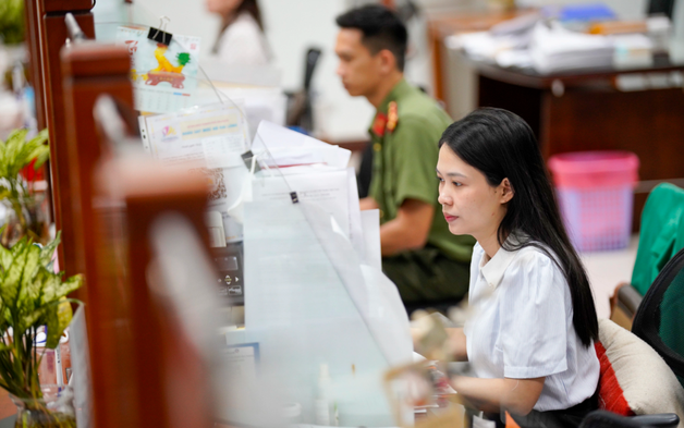 Đẩy mạnh việc sắp xếp, tinh gọn đầu mối tổ chức bên trong của các bộ, ngành