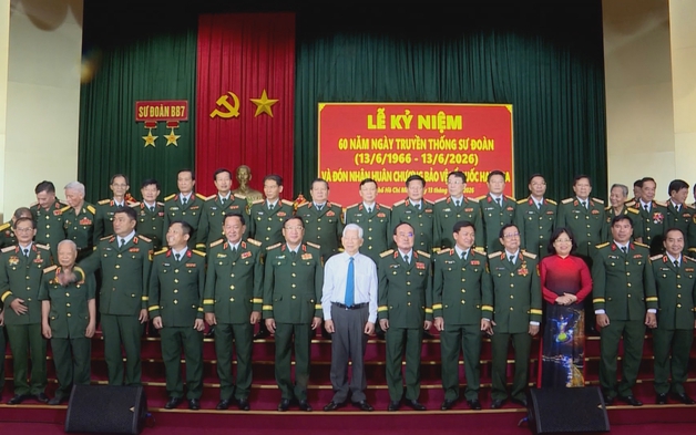 Sư đoàn 7 kỷ niệm 60 năm ngày truyền thống, đón nhận Huân chương Bảo vệ Tổ quốc hạng Ba