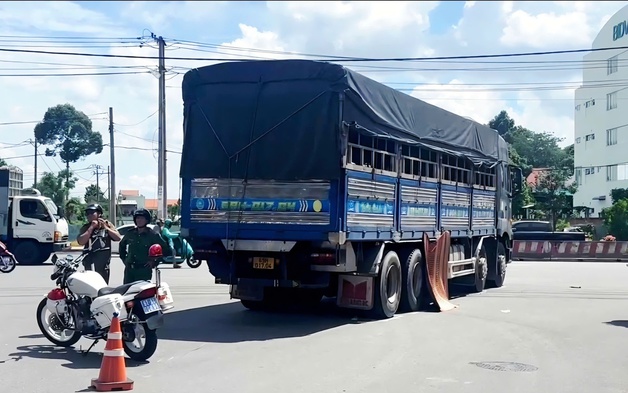 TP. Hồ Chí Minh: Va chạm với xe tải khi đi mua giày, bé gái 12 tuổi tử vong