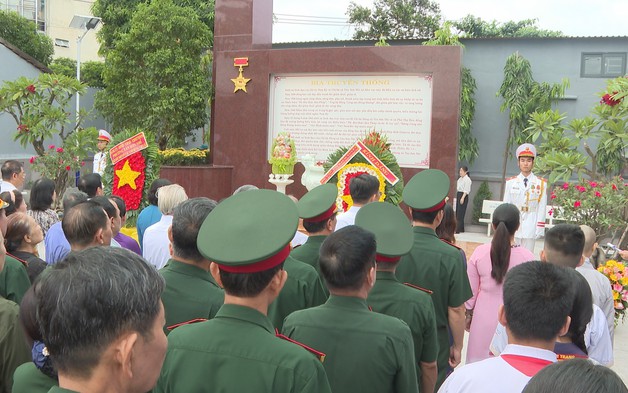 Phường Tân Sơn Nhì khánh thành công trình trùng tu Bia truyền thống, tri ân các Anh hùng Liệt sĩ