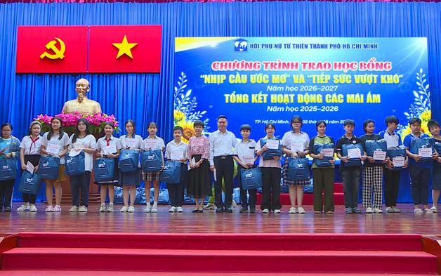 Trao hơn 160 suất học bổng tiếp sức đến trẻ mồ côi, khuyết tật