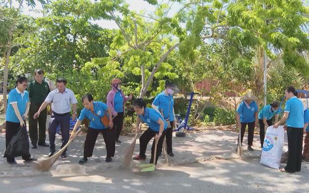 Tận tụy vì dân, vững lòng với Đảng