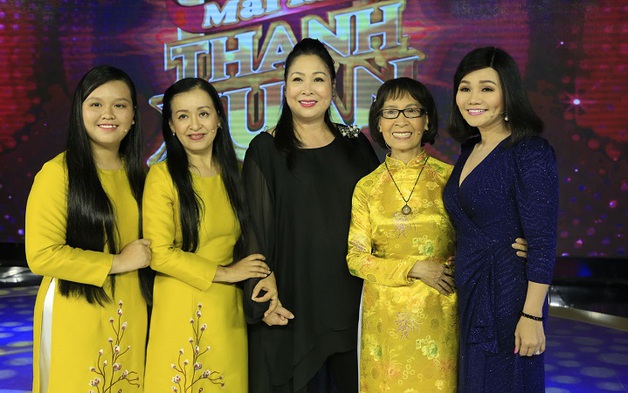 Ấn tượng màn hòa tấu đàn tranh của gia đình ba thế hệ
