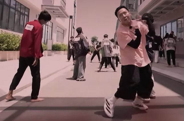 Running man Vietnam mùa 3: Anh Tú đúng là kế thừa tính cách của Trấn Thành rồi đó!