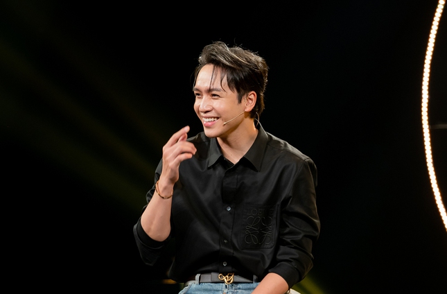 Chạm 5S - Bạch Công Khanh: Đằng sau vinh quang, còn ai ở lại bên ta?