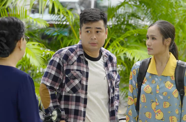 Sốc văn hóa khi tới xóm Đường Rày - Lẹ không trễ tàu