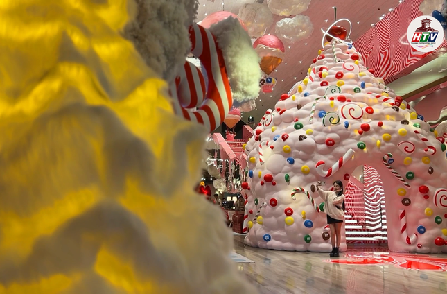 Giáng sinh kẹo ngọt tại Gem Center - "HTV Thành phố không ngủ"