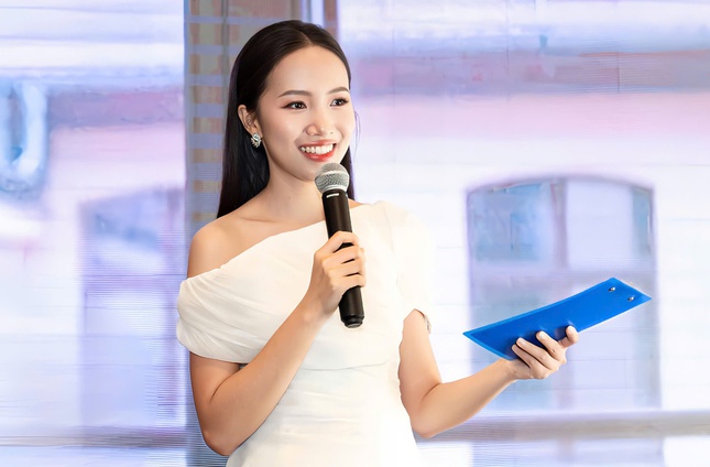Khánh Linh: Dấn thân để chạm tới đam mê MC truyền hình