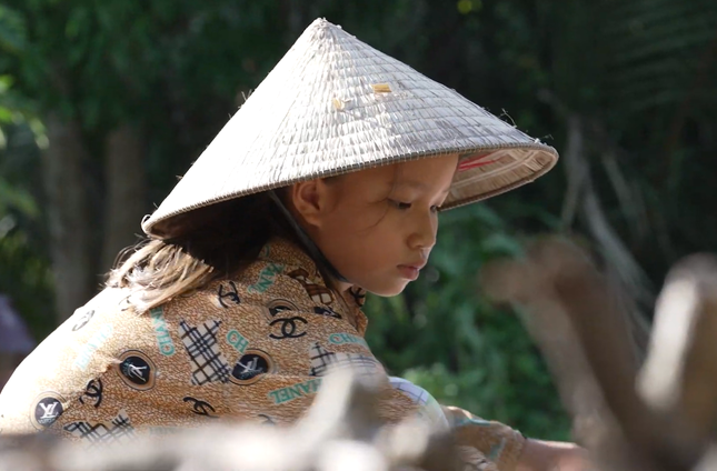 Cô bé mồ côi học cách trưởng thành | Mái ấm gia đình Việt