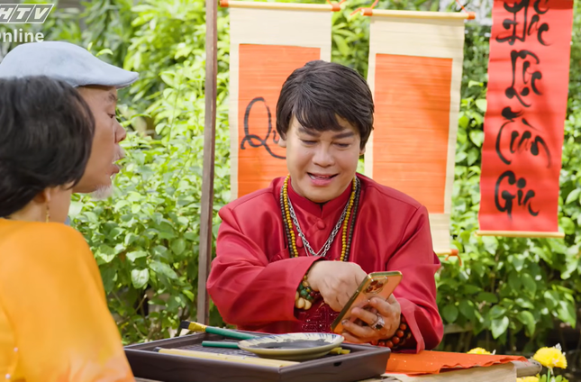 Lẹ không trễ tàu: Xung đột giữa tiền mặt và mã QR