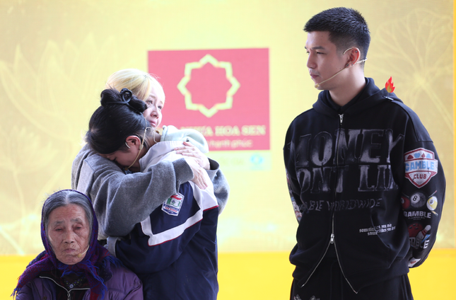 Hậu Hoàng: "Tôi sợ phải trở thành người lớn" - Mái ấm gia đình Việt