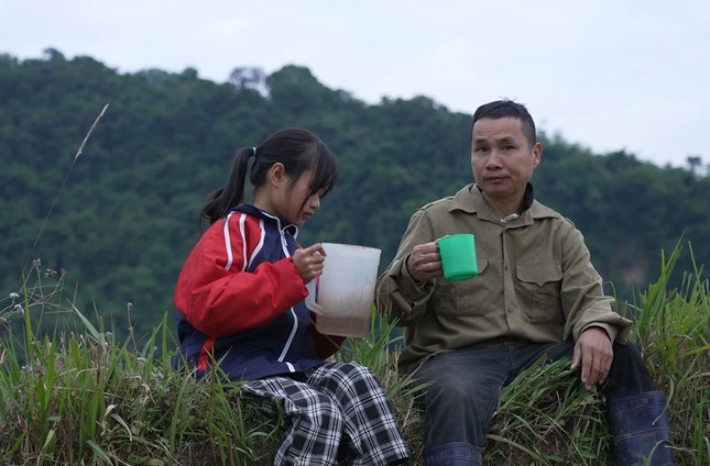 Mái ấm gia đình Việt: Thanh Hương tặng toàn bộ cát-xê cho cặp chị em sinh đôi