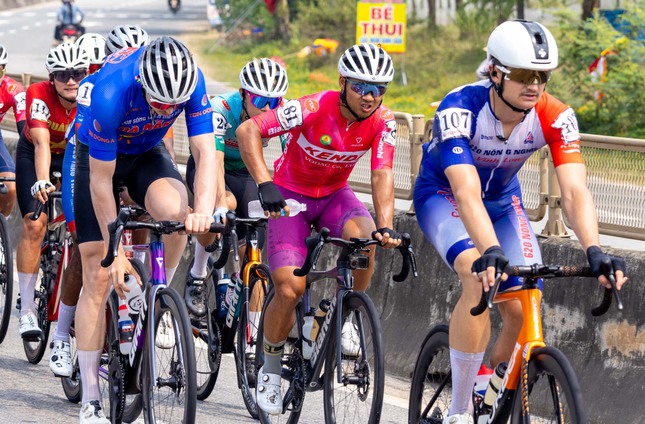 Ảnh đẹp chặng 11 Cúp Truyền hình 2026: Giữa miền Trung nắng gió