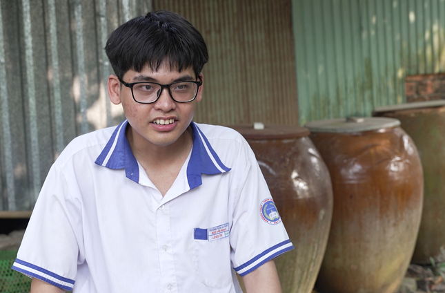 Mái ấm gia đình Việt: Uống nước cầm hơi, Hữu Trí nỗ lực học hành, đạt giải quốc gia