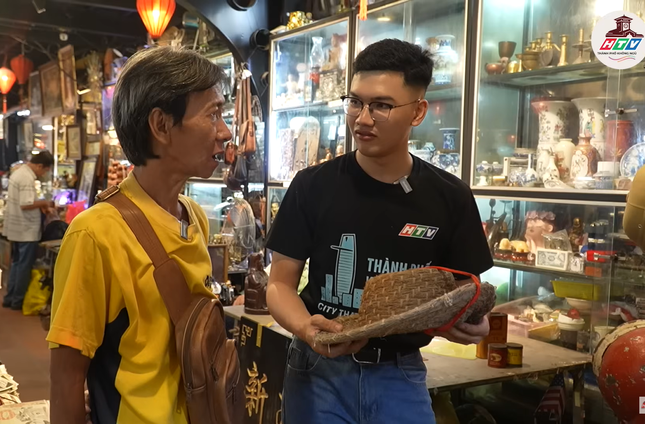 HTV Thành phố không ngủ: Độc lạ và choáng ngợp chợ đồ cổ Sài Gòn