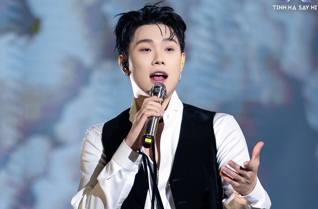 Tinh hà "Say hi": Đội Dương Domic dẫn đầu bình chọn Livestage 2
