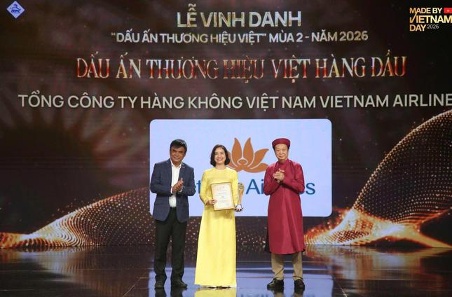Vietnam Airlines được vinh danh "Dấu ấn thương hiệu Việt hàng đầu"