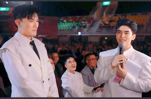 Nam MC “ghi điểm” với màn ứng biến tại chung kết Hoa khôi Sinh viên Việt Nam 2026