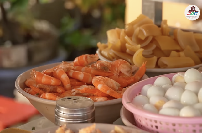 HTV Thành phố không ngủ: Bánh canh cua bình dân chinh phục Michelin Guide
