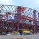 Cận cảnh công tác chuẩn bị hạ thủy kết cấu vòm thép cầu đi bộ qua sông Sài Gòn