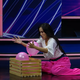 Như Thùy “quăng hết hình tượng”, hóa "tôm búng" tại Song Tài Thách Đấu 2