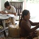 Đôi tay chai sần của bé gái 12 tuổi | Mái ấm gia đình Việt