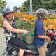 28 tết, người dân TP. Hồ Chí Minh đi chợ hoa tết cười tươi ưng ý: 'Khỏi phải trả giá, kỳ kèo…'