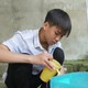 Mái ấm gia đình Việt: Cậu bé Tấn Đạt vừa học vừa cắt cỏ phụ bà nuôi mẹ bệnh
