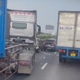 Hai vụ tai nạn liên tiếp làm tê liệt cao tốc về miền Trung