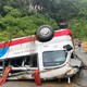 Lũ dữ cuồn cuộn trong đêm, xe khách 29 chỗ bị 'vò nát' giữa dòng nước xiết