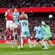 Arsenal tiến sát chức vô địch Ngoại hạng Anh
