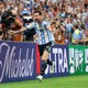 Messi lập kỷ lục World Cup, Argentina sớm giành vé vào vòng knock-out