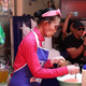 Quán nước "cô môi đỏ" gây sốt TikTok, hút khách quốc tế tại Bangkok