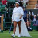 Naomi Osaka gây chú ý với trang phục mới, tiến vào vòng 3 Wimbledon