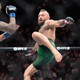 UFC 329: McGregor chấn thương trong ngày tái xuất, Pimblett thắng chỉ sau chưa đầy một phút